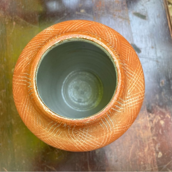 Artisan Pottery Vase in Basket Weave Pattern - Picture 4 of 8